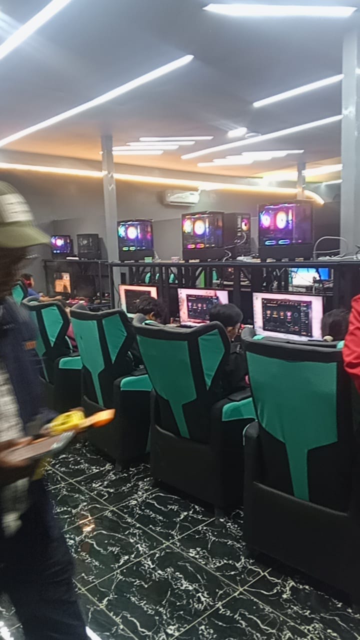 Gaming lounge with feature fixtures